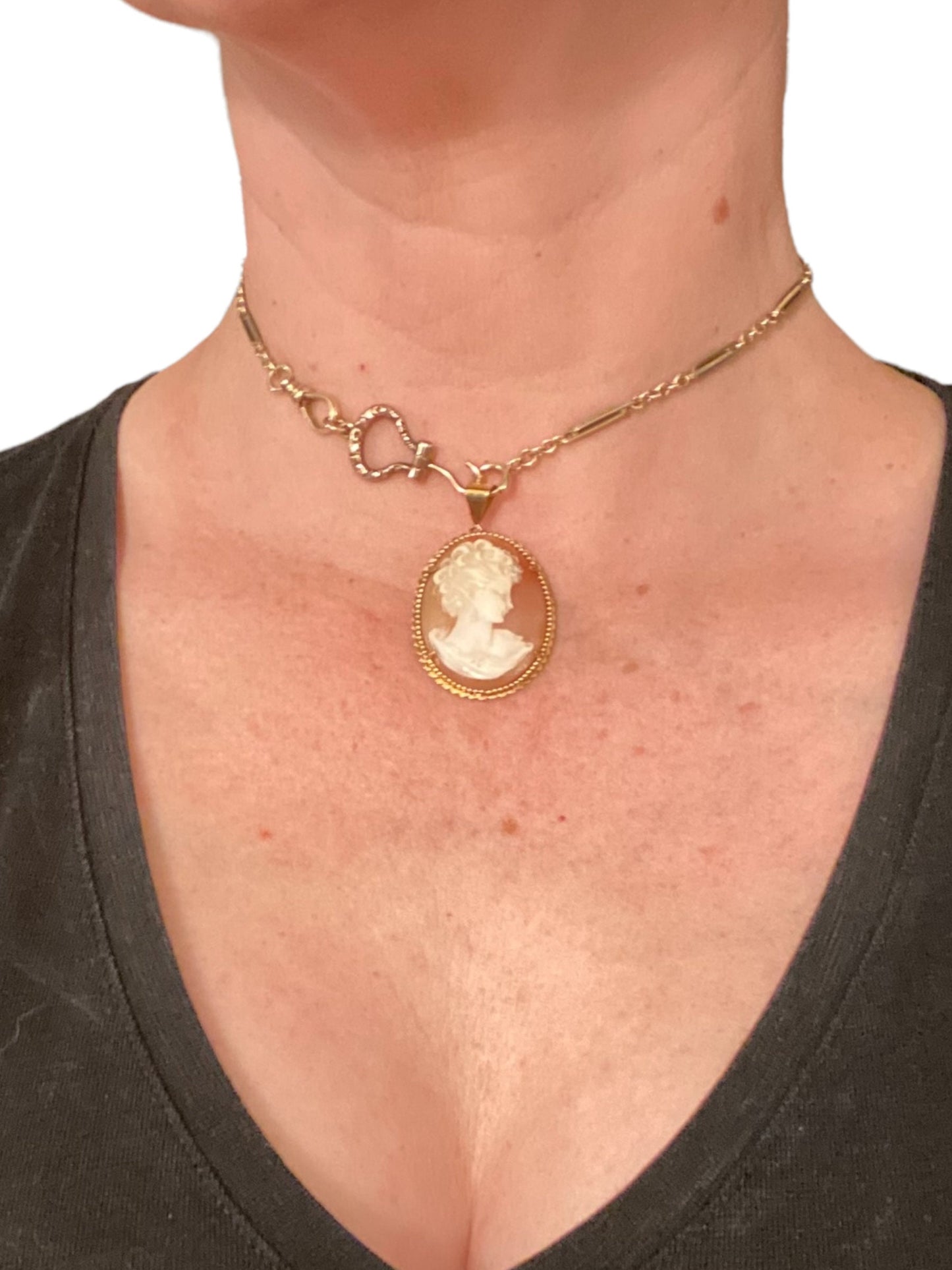 18k Yellow Gold and Pink Shell Vintage Cameo | French Hallmarks | Excellent Condition