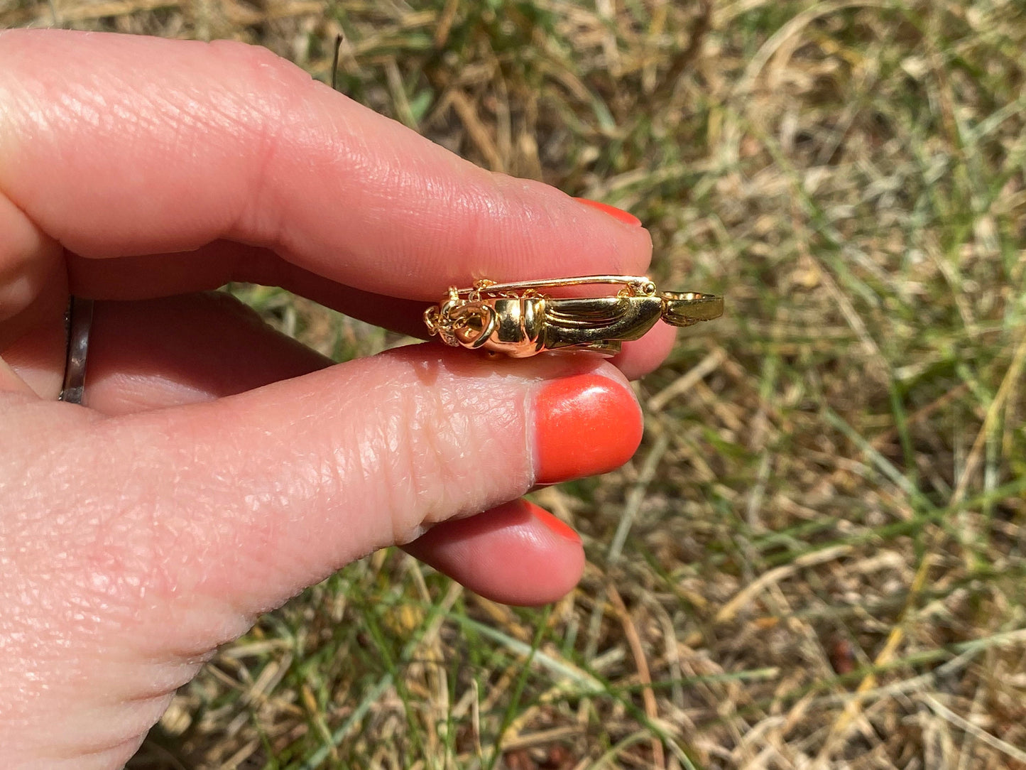 18k yellow gold diamond moving articulated fishpendant shaker locket | Fins/tail flap, diamondsmove | Similar to Chopard Moritz Glik