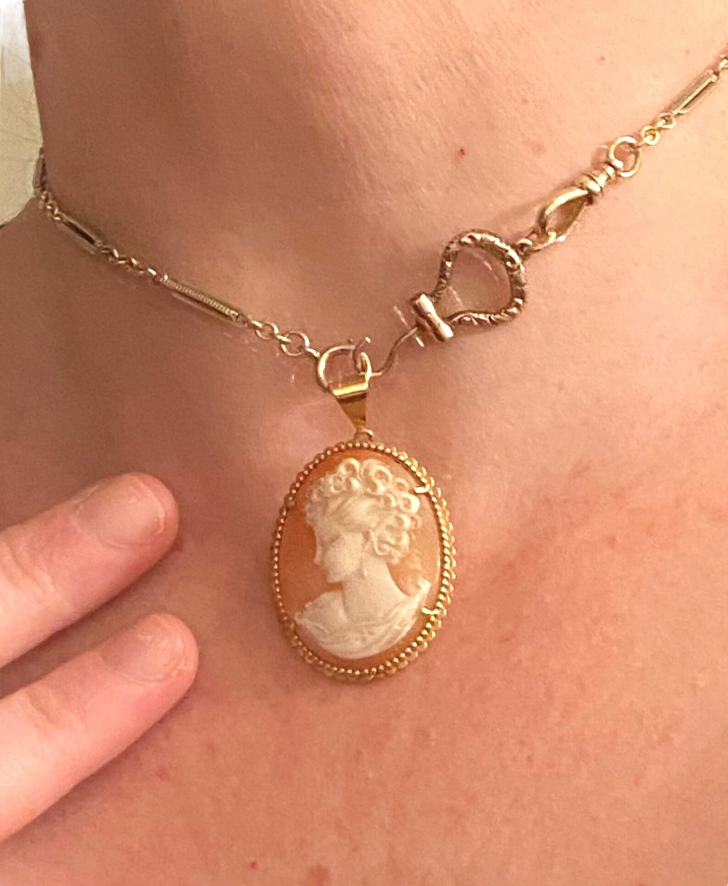 18k Yellow Gold and Pink Shell Vintage Cameo | French Hallmarks | Excellent Condition